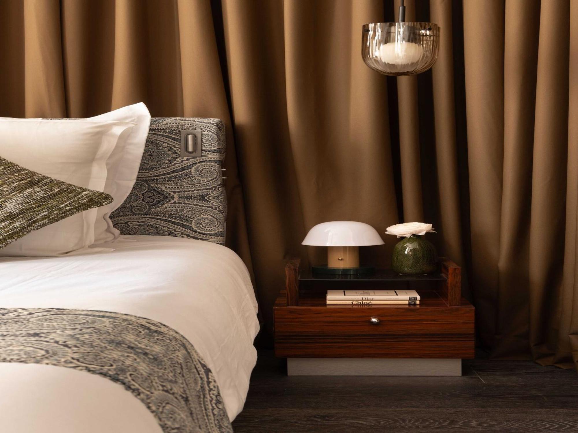Palais Bourbon Hotel - Room 12- 2P - Invalides Paris Exteriör bild